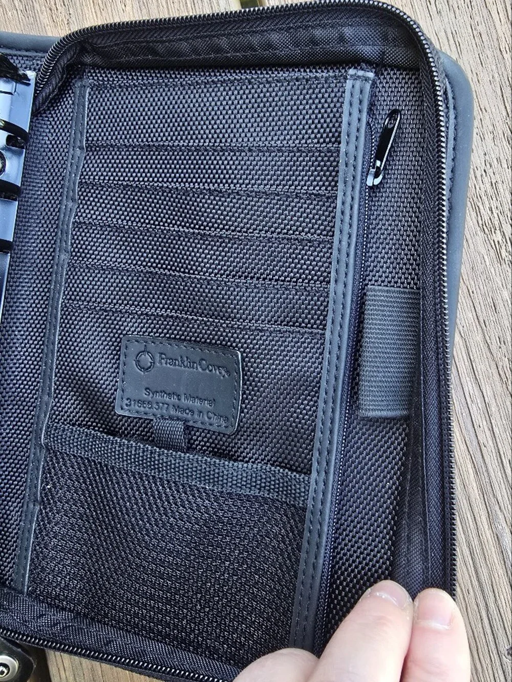 Franklin Covey Compact Friday Nylon Zip Binder